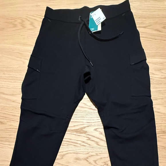 H&M SPORT CARGO JOGGERS    TAG ON.  BLACK. SIZE M - Picture 1 of 7